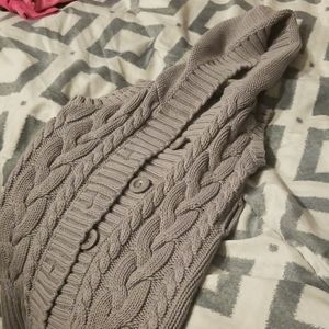 sleeveless grey sweater